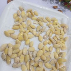 A picture of How to Blanch Almonds.