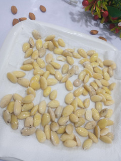 A picture of How to Blanch Almonds.