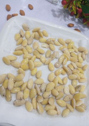 A picture of How to Blanch Almonds.