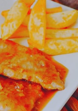 Una foto de Patatas fritas con Filetes de lomo empanado