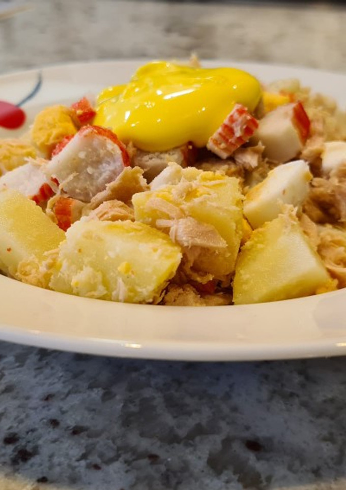 Una foto de Ensalada de patatas, atún y mayonesa