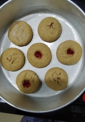 गव्हाच्या पीठाची कोकोनट नानकटाई (coconut nankhatai recipe in marathi) रेसिपी चे मुख्य फोटो 