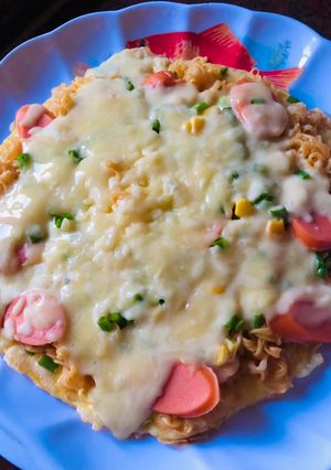 Hình của món Pizza mì gói siêu dễ làm.
