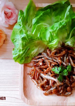 Hình của món Cá cơm chiên giòn sốt tiêu.