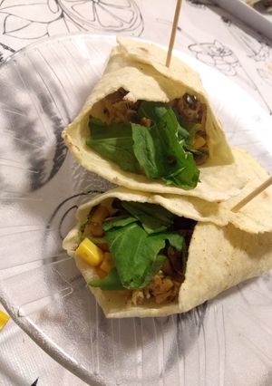 Una foto de Wraps de pollo, rúcula y legumbres