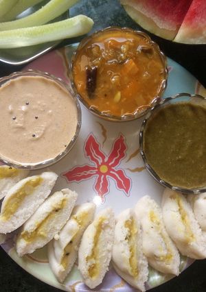A picture of Stuffed idlis.