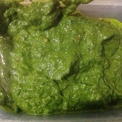 A picture of Spinach Garlic Pizza sauce.