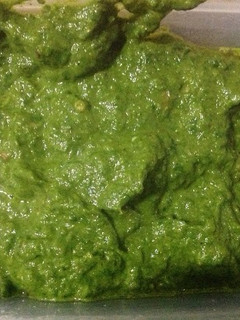 A picture of Spinach Garlic Pizza sauce.