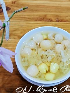 Hình của món Chè hạt sen long nhãn tuyết nhỉ.