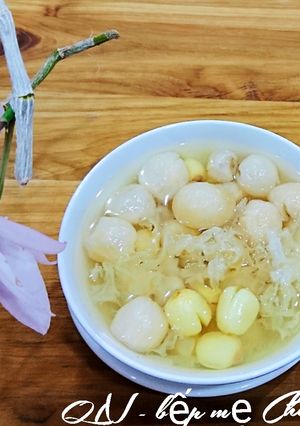 Hình của món Chè hạt sen long nhãn tuyết nhỉ.