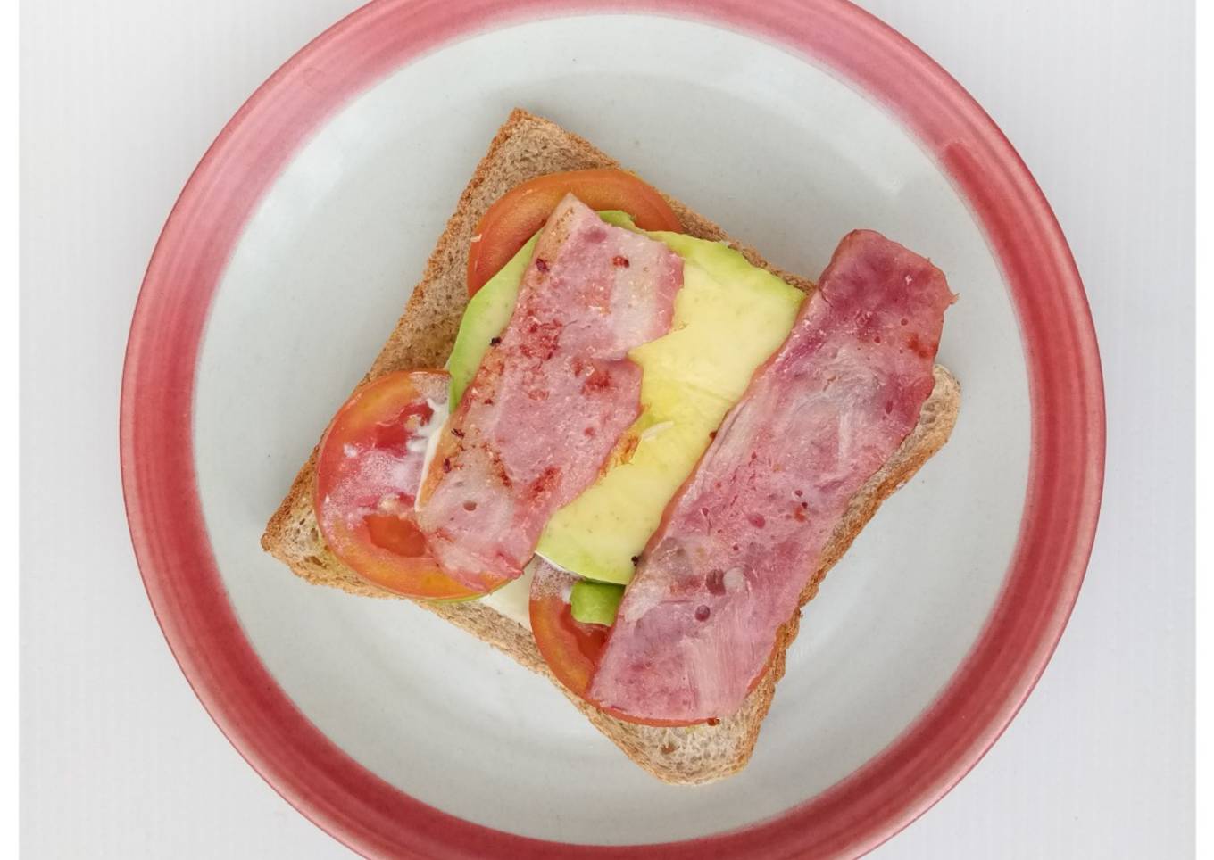 SANDWiCH: Avocado & Bacon