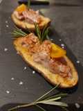 Foie de morue pimenté sur pomme de terre fondante