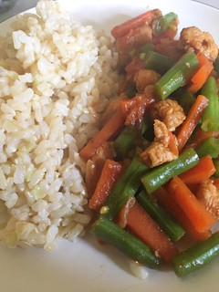 A picture of Chicken, carrot, and green beans stir-fry.