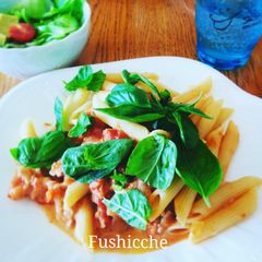 A picture of Tuna and Tomato Pasta with Basils.
