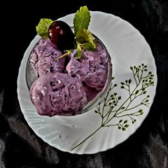 A picture of Jamun(Blackberry) Ice-cream.