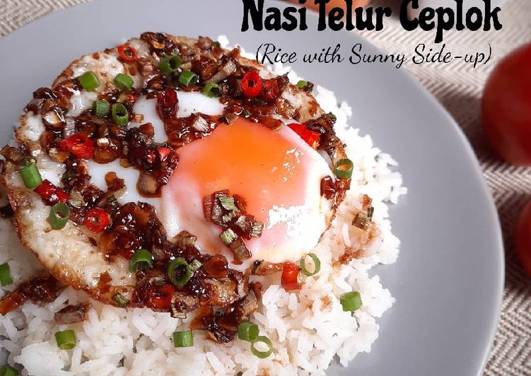 Langkah Mudah untuk Membuat Nasi Telur Ceplok (Rice with Sunny Side-Up) Anti Gagal