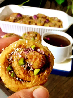 عکسی از دستور شیرینی رول دارچینی (فوری و خوشمزه مثل باقلوا)
