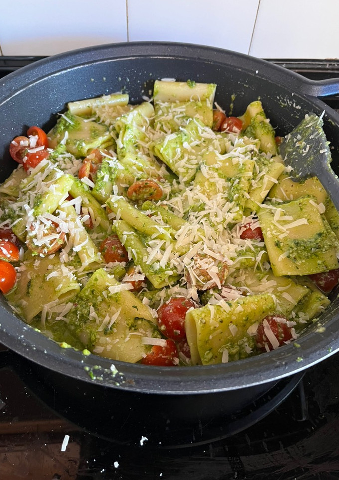 Una foto de Pasta pesto