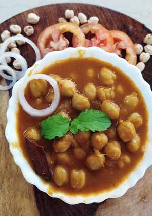 छोले मसाले (chole masale recipe in Hindi) रेसिपी मुख्य फोटो