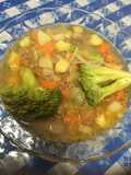 Sopa de verduras con carne molida