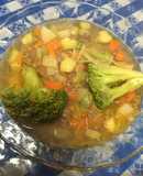 Sopa de verduras con carne molida