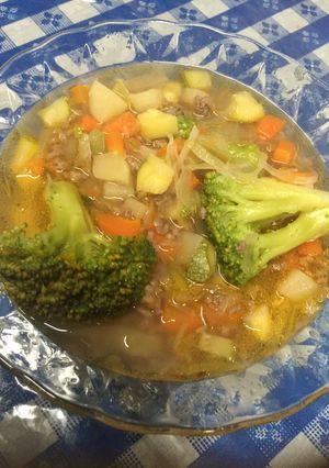 Una foto de Sopa de verduras con carne molida