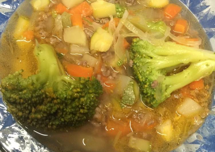 Foto principal de Sopa de verduras con carne molida
