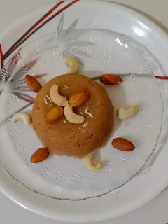 રવાનો શીરો (Rawa shiro recipe in gujarati) રેસીપી મુખ્ય ફોટો
