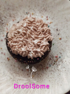 சாக்லேட் டெக்கா டென்ட் லாவா கேக் (chocolate decadent cake recipe in tamil) செய்முறை முக்கிய புகைப்படம்