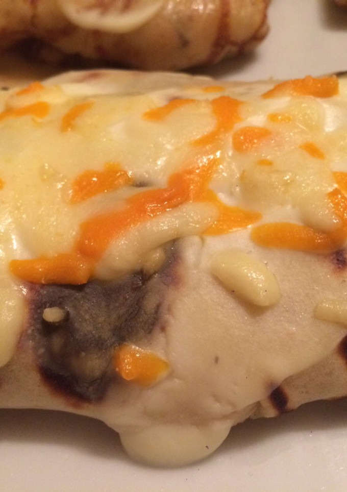 Una foto de Creps rellenas de pollo, requesón y espinacas