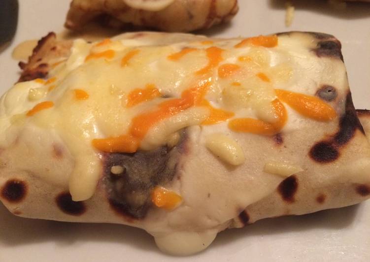 Creps rellenas de pollo, requesón y espinacas