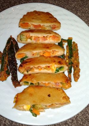 A picture of Pizza stuffing puri.