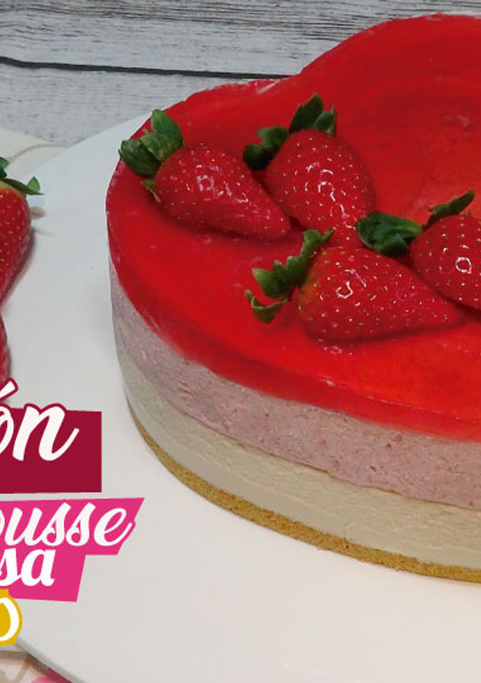 Una foto de Tarta de San Valentín de mousse de queso y de fresa