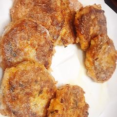 A picture of Anar dana Cutlets with Garlic Chutney.