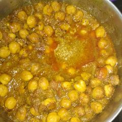A picture of Ghoogni.