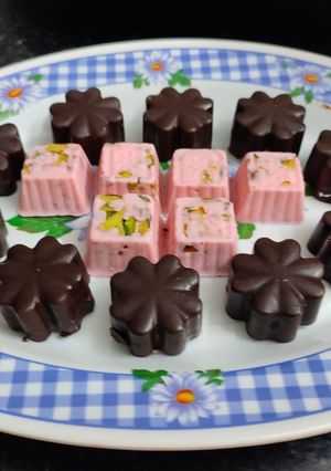 A picture of Rose Pistachio & Dryfruit Chocolate.