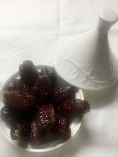 Una foto de Bombones de dátiles rellenos
