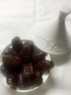 Una foto de Bombones de dátiles rellenos