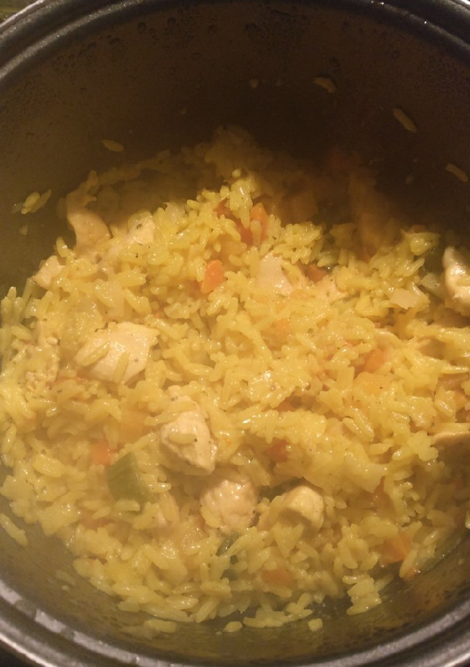 Una foto de Arroz con pollo y verduras