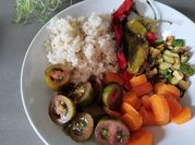 Una foto di riso basmati vegetariano