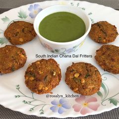 A picture of South Indian Chana Dal Fritters.