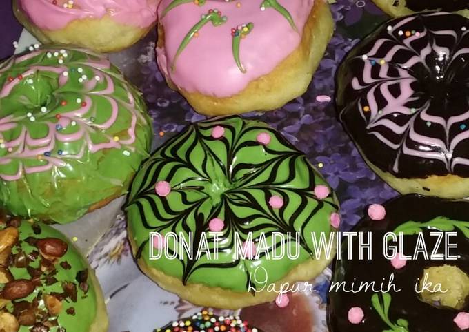 Donat madu with glaze