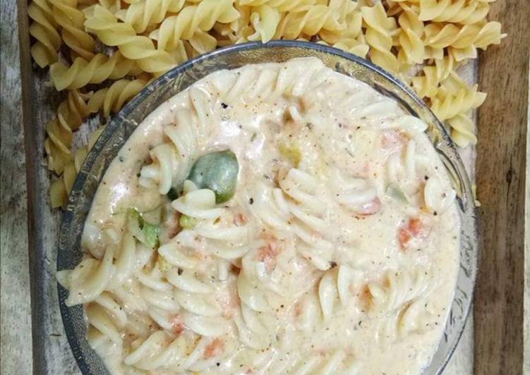 White sauce Pasta, Restaurants style