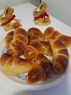 صورة لوصفة كرواصة حلوة ومورقة 🥐🥐🍫🍫