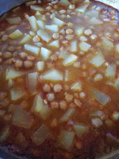 Una foto de Garbanzos con patatas