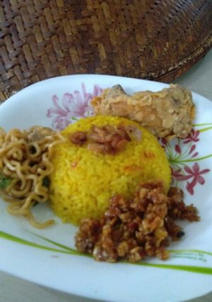 Foto resep Nasi kuning ricecooker