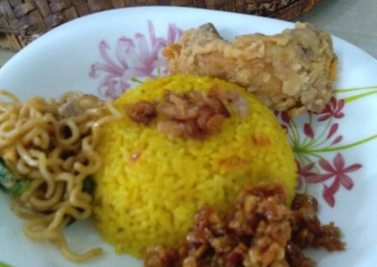 Nasi kuning ricecooker