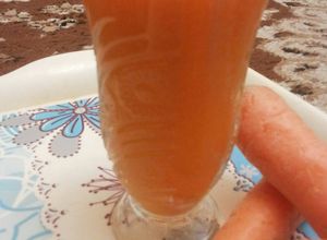 صورة لوصفة عصير البرتقال والجزر طبيعي 'ميه بالميه 👍👍