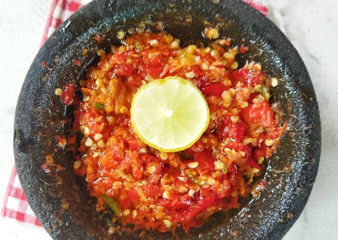 Bagaimana cara memasak Sambal Bawang Putih Banjur Untuk Mie Kocok sajian Hari Raya yang gurih