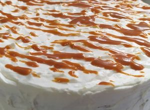 Una foto de Torta o Poke Cake de Dulce de Leche